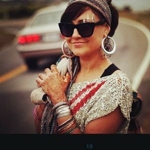 Meet your Posher, Mishelly